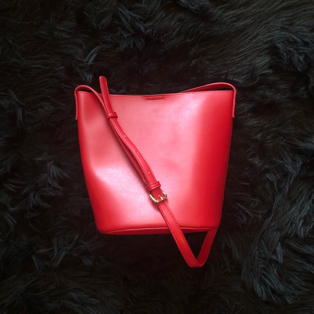Red Adjustable Strap Bucket Bag - image 2
